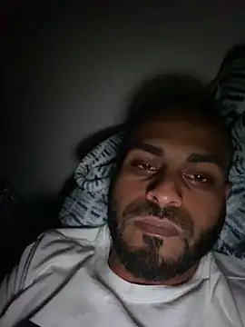 islandvybee55 online show from February 20, 1:57 am