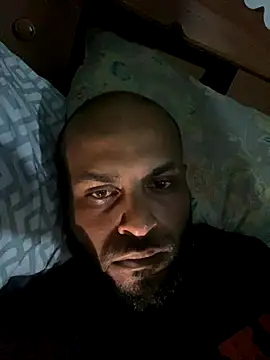 islandvybee55 online show from November 4, 8:29 am