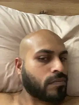 islandvybee55 online show from April 7, 6:21 pm