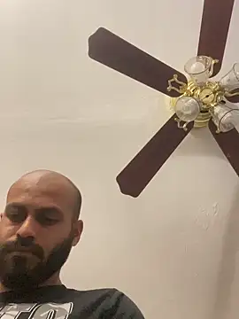 islandvybee55 online show from April 18, 5:48 pm