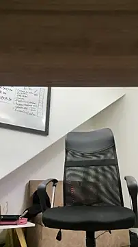 Snapshot of MiaPetit_ chatting on December 14, 6:13 pm MiaPetit online show from December 14, 6:13 pm