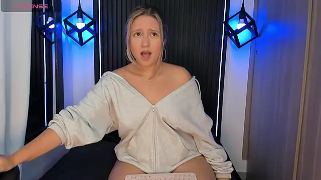 Snapshot of MiaPetit_ chatting on January 24, 7:07 pm MiaPetit  online show from January 24, 7:07 pm