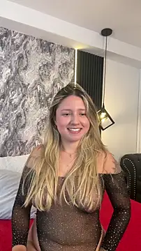 Snapshot of MiaPetit_ chatting on November 7, 6:01 pm MiaPetit online show from November 7, 6:01 pm