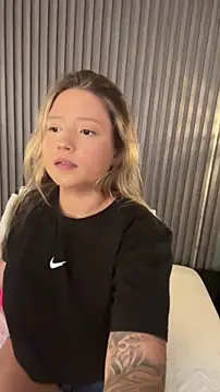 MiaPetit  online show from March 31, 8:11 pm