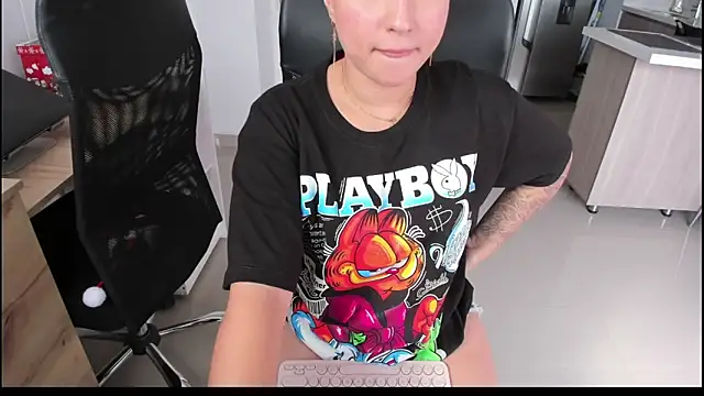 Snapshot of MiaPetit_ chatting on December 11, 7:46 pm MiaPetit  online show from December 11, 7:46 pm