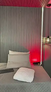 MiaPetit  online show from March 3, 7:10 pm