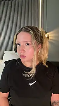 Snapshot of MiaPetit_ chatting on November 15, 1:09 am MiaPetit online show from November 15, 1:09 am