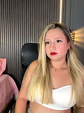 Snapshot of MiaPetit_ chatting on September 13, 11:38 pm MiaPetit  online show from September 13, 11:38 pm