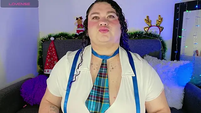 lunitaa0 online show from December 13, 11:44 pm