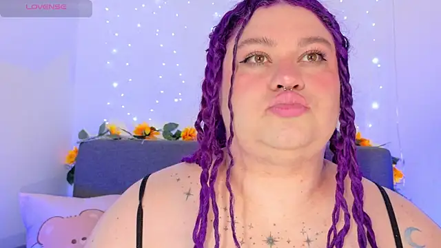 lunitaa0 online show from May 25, 2:05 pm