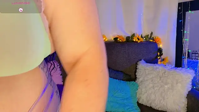 lunitaa0 online show from February 13, 3:06 am