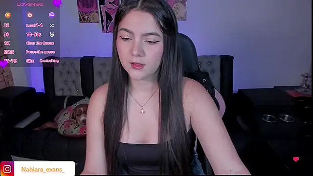 Snapshot of NahiaraEvans_ chatting on December 21, 8:39 am NahiaraEvans online show from December 21, 8:39 am