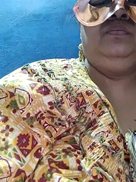Snapshot of tamilthanushri chatting on March 15, 7:20 am tamilthanushri online show from March 15, 7:20 am