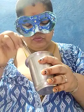 Snapshot of tamilthanushri chatting on March 18, 8:50 am tamilthanushri online show from March 18, 8:50 am