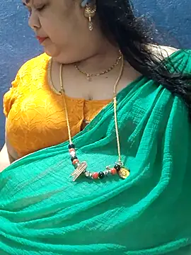 Snapshot of tamilthanushri chatting on October 17, 8:17 am tamilthanushri online show from October 17, 8:17 am