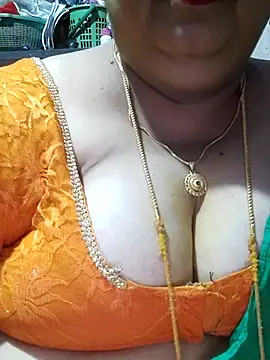 Snapshot of tamilthanushri chatting on October 2, 11:24 am tamilthanushri online show from October 2, 11:24 am