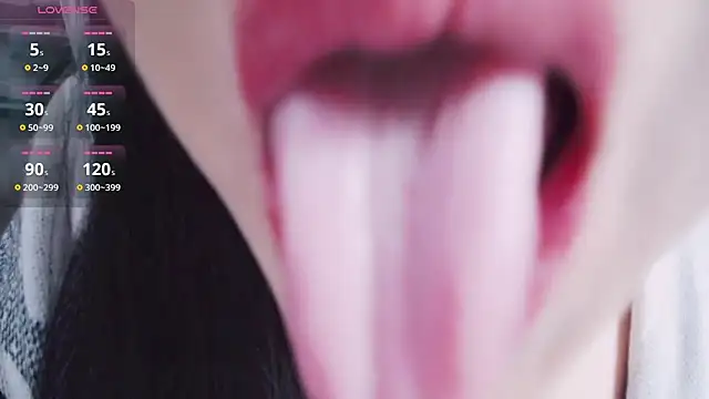 Snapshot of CN-Lily chatting on November 8, 10:02 pm CN-Lily online show from November 8, 10:02 pm