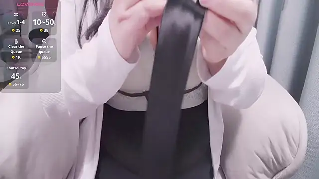 Snapshot of CN-Lily chatting on November 3, 9:46 am CN-Lily online show from November 3, 9:46 am