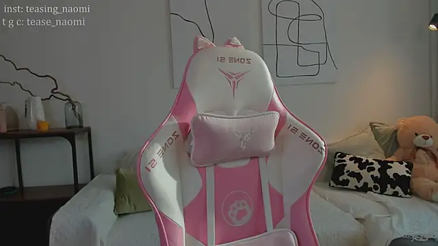 aesthetics  tease online show from April 3, 1:23 am