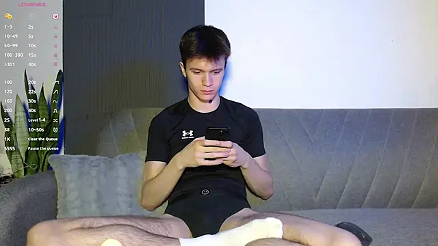  whitenight  online show from December 8, 6:50 pm