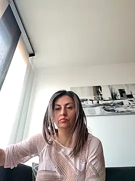 Latiinvenushot online show from March 19, 1:00 pm