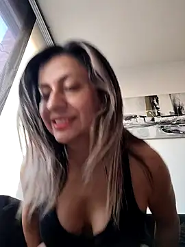 Latiinvenushot online show from February 28, 11:54 am