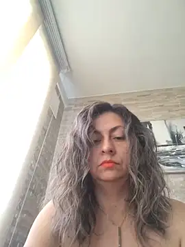 Latiinvenushot online show from June 1, 2:06 pm