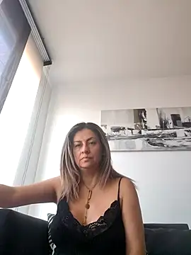 Latiinvenushot online show from March 25, 1:43 pm