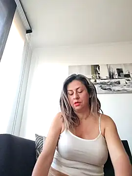 Latiinvenushot online show from March 7, 11:59 am