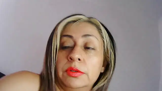 Latiinvenushot online show from March 19, 3:51 pm