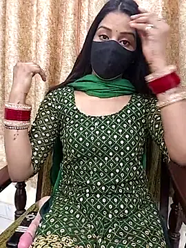 Snapshot of Hotty-anushka chatting on March 5, 10:55 am Hotty-anushka online show from March 5, 10:55 am