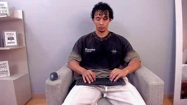 Snapshot of Dominick_star chatting on November 28, 4:01 am Dominick star online show from November 28, 4:01 am