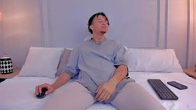 Snapshot of Dominick_star chatting on November 27, 4:02 am Dominick star online show from November 27, 4:02 am