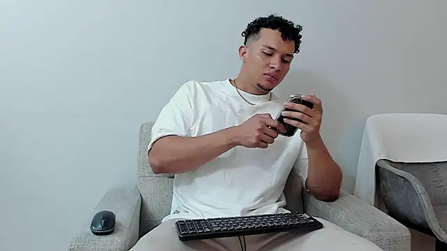 Snapshot of Dominick_star chatting on February 26, 3:25 am Dominick star online show from February 26, 3:25 am
