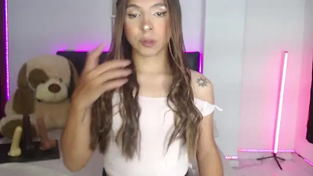 Sofieevans  online show from April 4, 8:48 pm