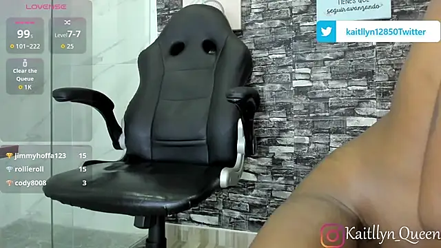 Snapshot of Kaitllyn_Queen chatting on November 1, 2:40 am Kaitllyn Queen online show from November 1, 2:40 am