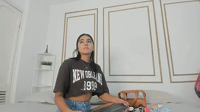 Snapshot of natalia_aguirre1 chatting on February 23, 12:37 pm natalia aguirre1 online show from February 23, 12:37 pm