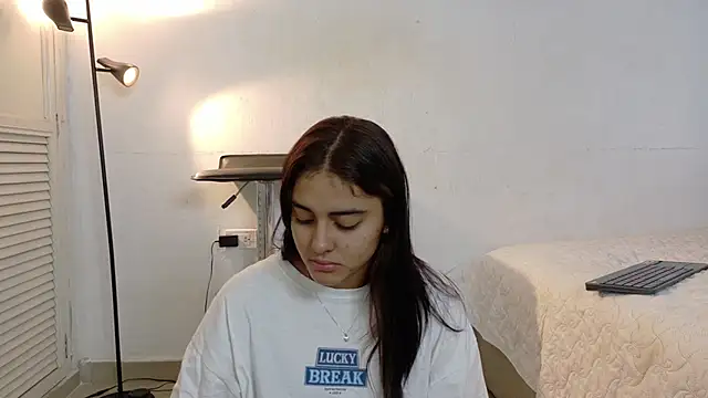 Snapshot of natalia_aguirre1 chatting on December 22, 12:05 pm natalia aguirre1 online show from December 22, 12:05 pm