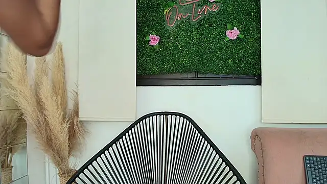 Snapshot of natalia_aguirre1 chatting on September 9, 12:47 pm natalia aguirre1 online show from September 9, 12:47 pm