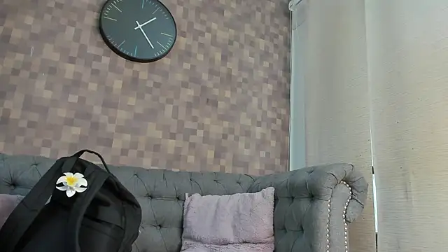 Snapshot of natalia_aguirre1 chatting on September 18, 12:08 pm natalia aguirre1 online show from September 18, 12:08 pm