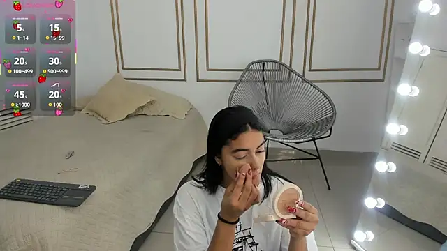 Snapshot of natalia_aguirre1 chatting on September 21, 12:21 pm natalia aguirre1 online show from September 21, 12:21 pm