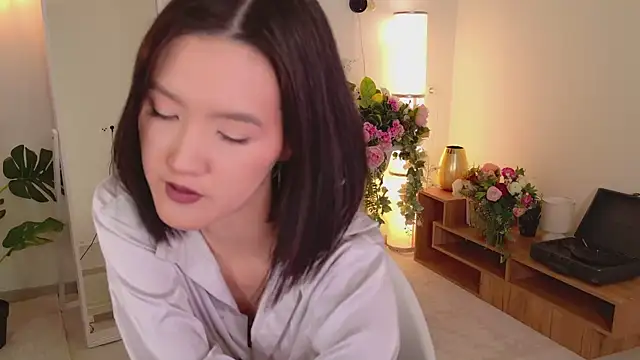 CarrieAmber online show from February 21, 2:30 pm