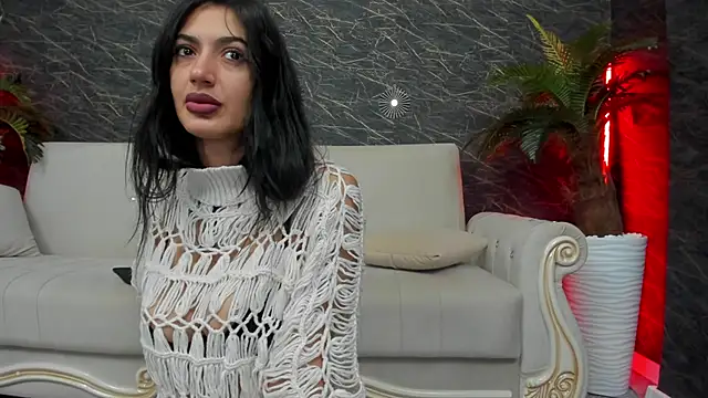 moona ray online show from December 5, 8:50 pm