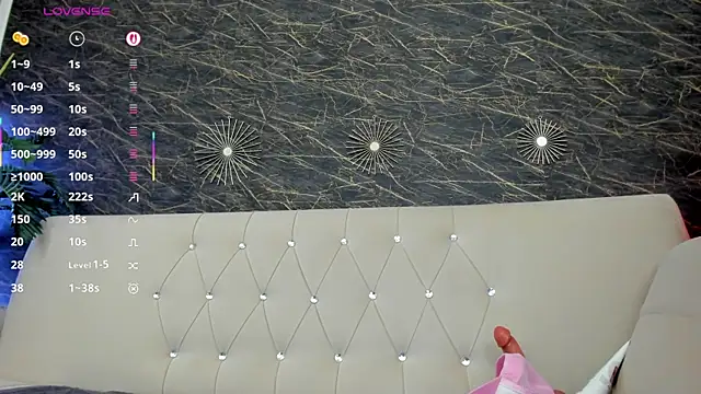 moona ray online show from December 14, 9:31 pm