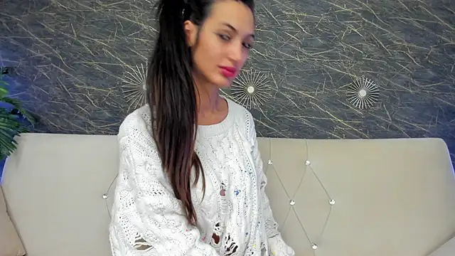 moona ray online show from November 24, 8:31 pm