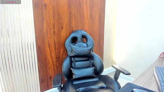 VickyJohnson1 online show from December 18, 8:12 pm