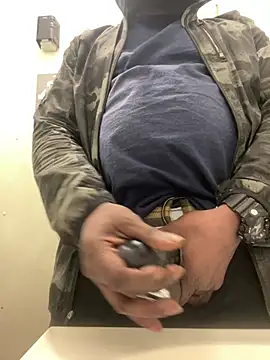 SukItSlo444 online show from March 12, 6:23 pm