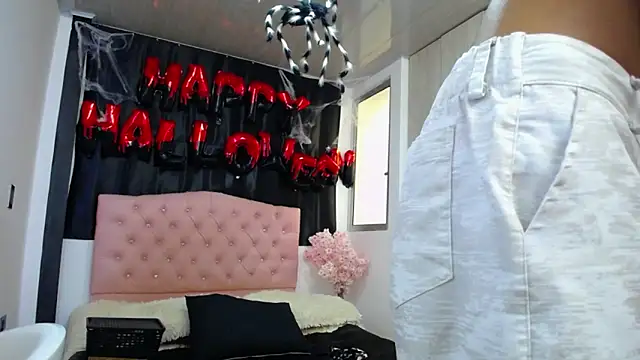 Snapshot of abigail_f00x chatting on October 16, 12:35 pm abigail f00x online show from October 16, 12:35 pm