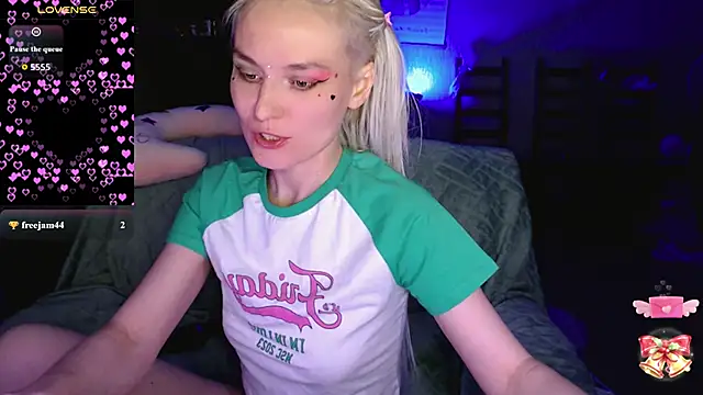 mischellemeow13 online show from May 8, 10:46 pm
