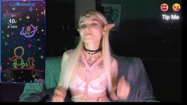 Snapshot of mischellemeow13 chatting on September 30, 11:44 pm mischellemeow13 online show from September 30, 11:44 pm